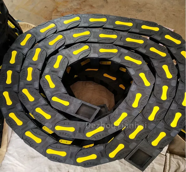 Nylon Bridge Cable Towing Chain Has Complete Models and Is Used for CNC Cutting Machine